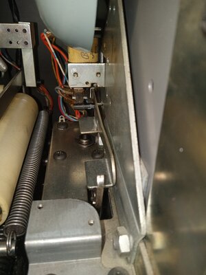 Handle release arm AFTER coin in inserted ready to pull handle now.jpg (237.58 KiB) Viewed 4240 times Handle release arm AFTER coin in inserted ready to pull handle now.jpg