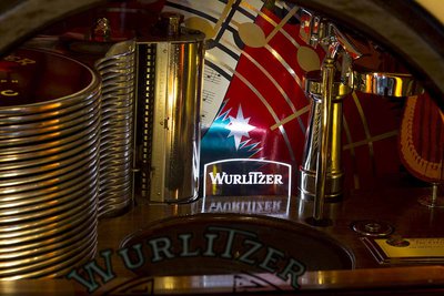 Wurlitzer Glass low.jpg