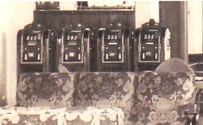 Mills Extroidinary in Hotel in Milwaukee 1940's.jpg