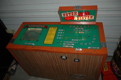 Sevel Eleven Dice Game with Hopper 1960-8.jpg