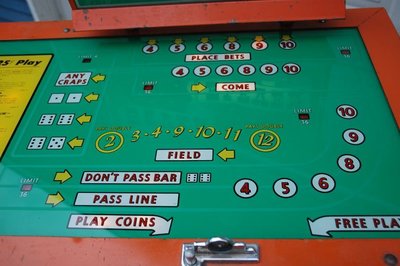 Sevel Eleven Dice Game with Hopper 1960-2.jpg